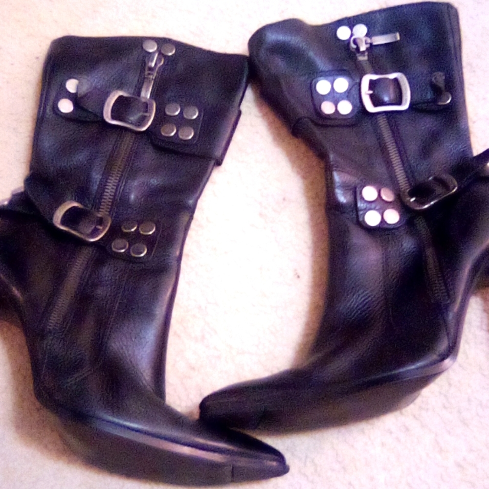 BOOTS